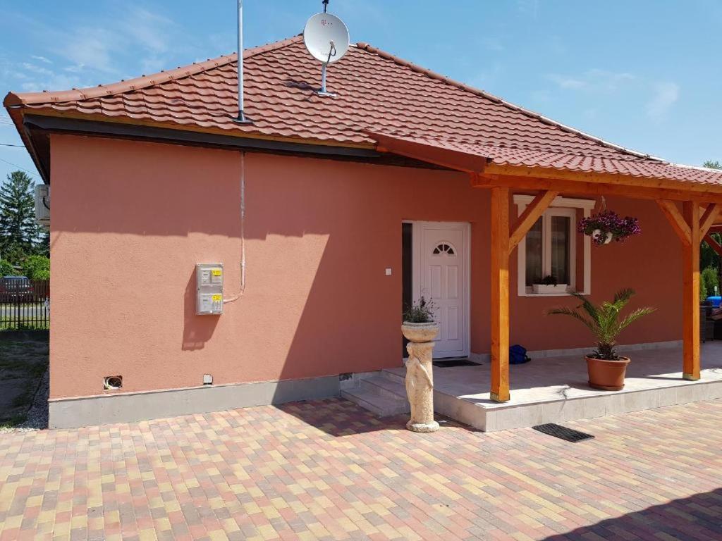 Rajmund Vendeghaz Villa Balatonkeresztur Bagian luar foto
